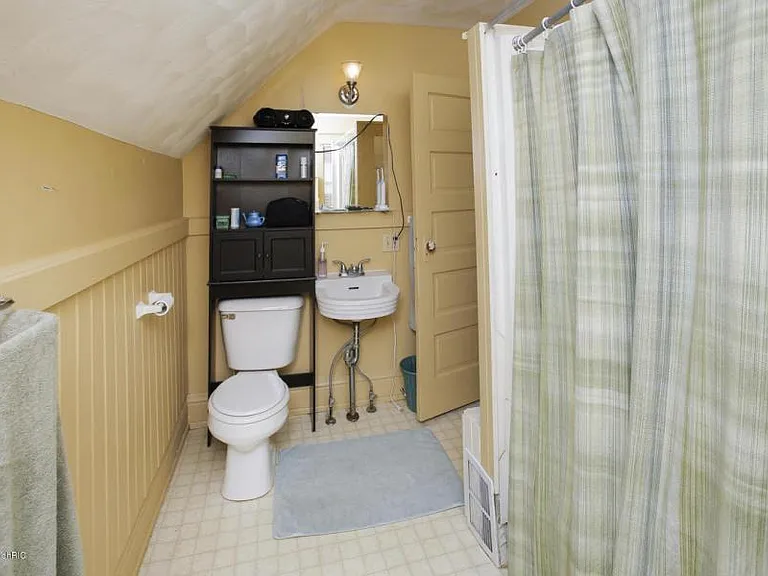 743 Axtell St #2 — Photo 12