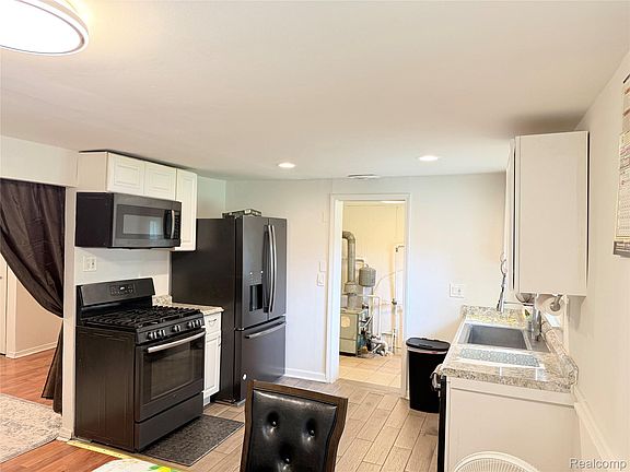 5th image of 8424 Stout Ave