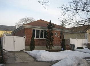 7519 172nd St, Fresh Meadows, NY 11366