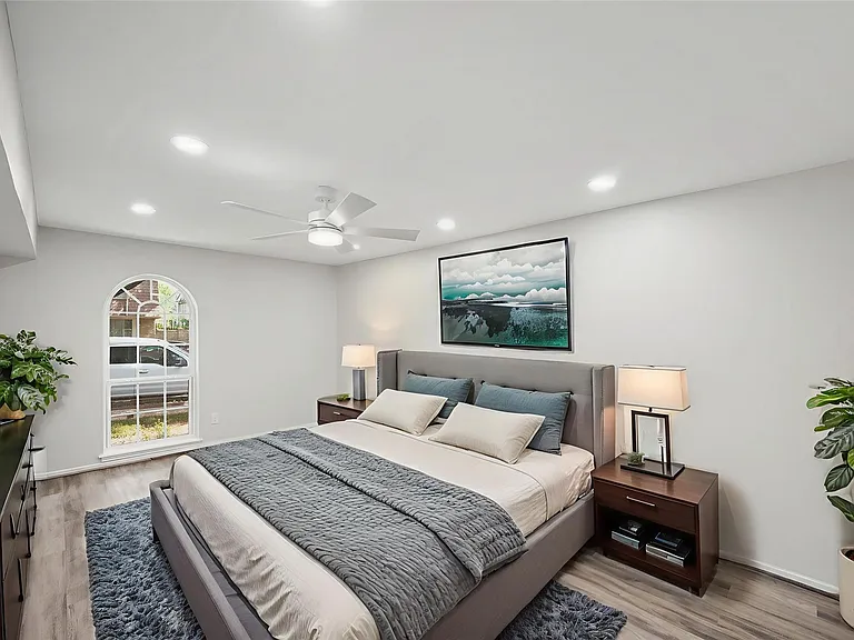 357 N Post Oak Ln #101 — Photo 7