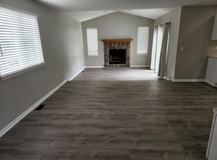 2790 Riverside Dr, Waterford, MI 48329