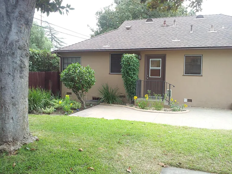 10603 Camarillo St — Photo 23