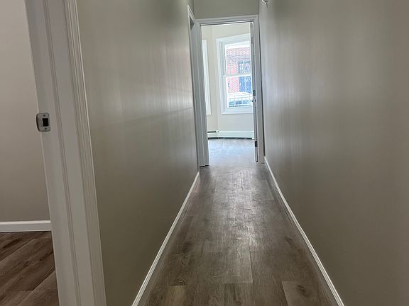 5th image of 115 Stanley Ave #1R