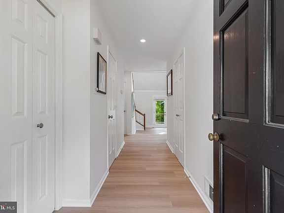 3rd image of 8051 Oak Hollow Ln