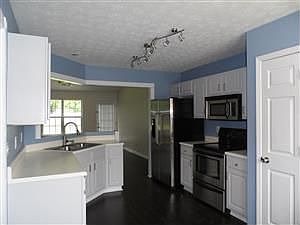 3rd image of 6230 Huntcliff Dr