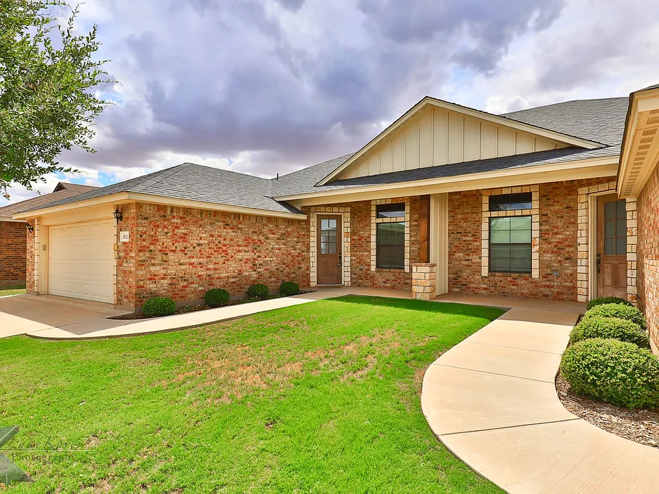 3812 Carrera Ln