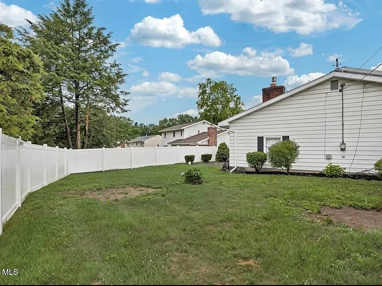 8 Woodland Dr — Photo 25