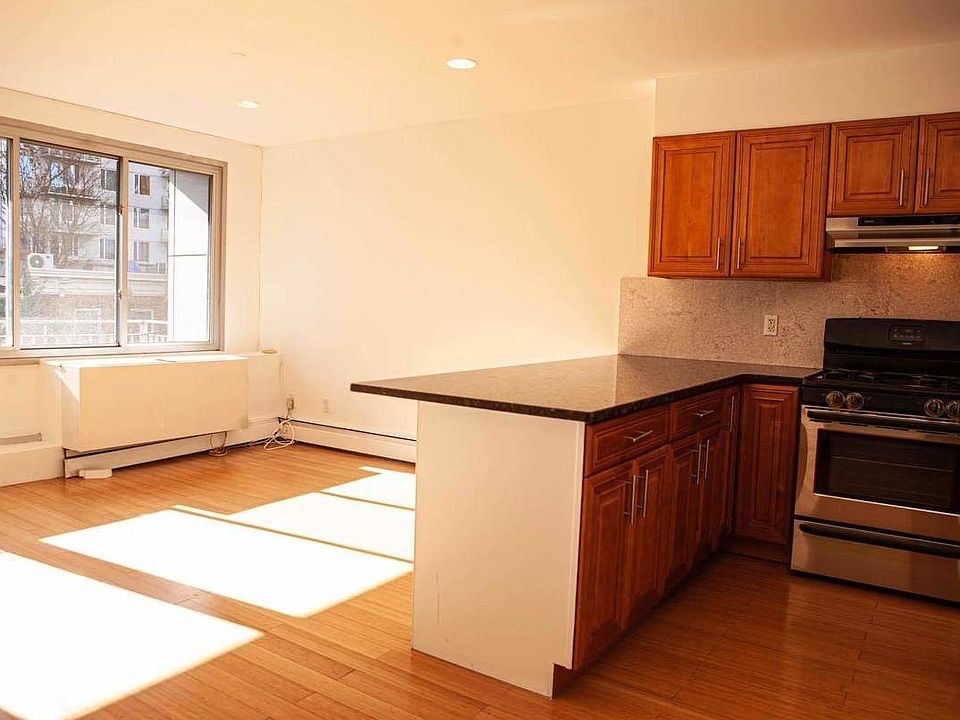 1st image of 5-35 51st Ave #3R