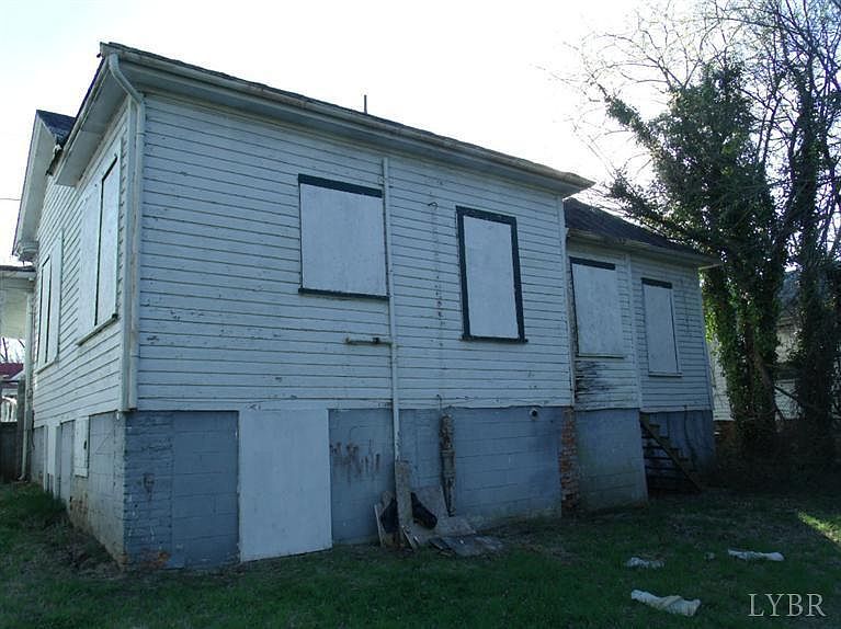 2nd image of 206 Baugh St