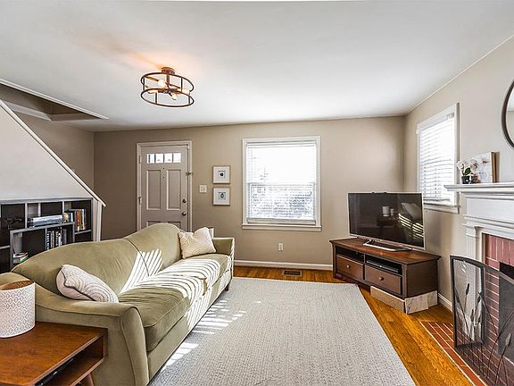 3rd image of 205 Sherman Ave