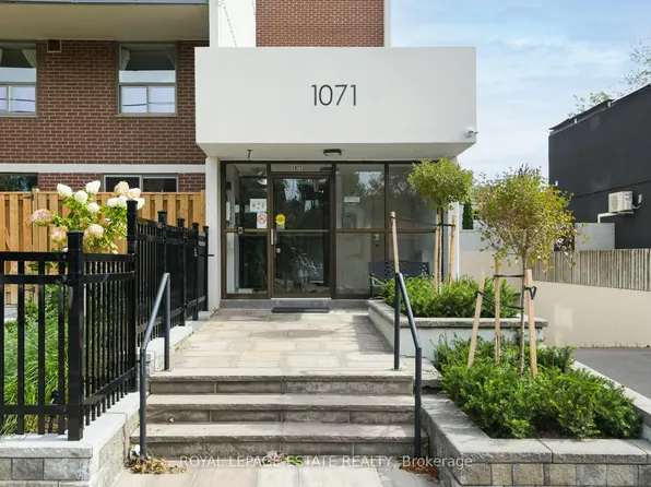 1071 Woodbine Ave #311, Toronto, ON M4C 4C2