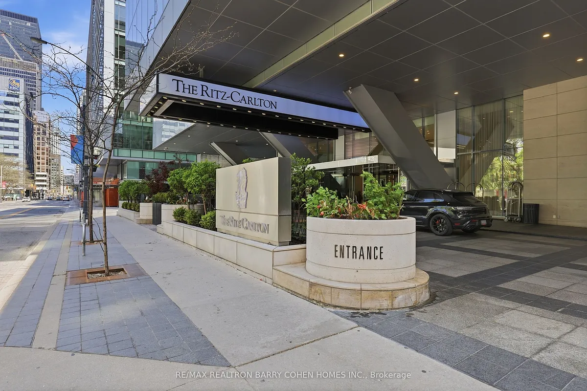 Building Photo - 183 Wellington St W #4502