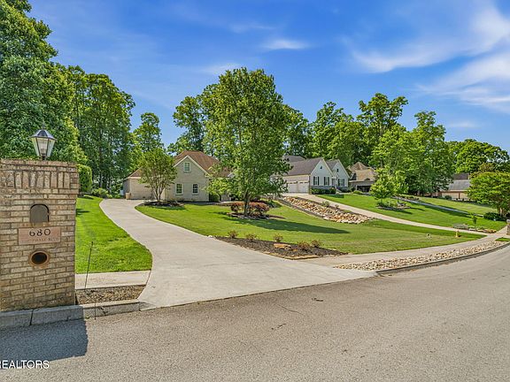 3rd image of 680 Oak Chase Blvd