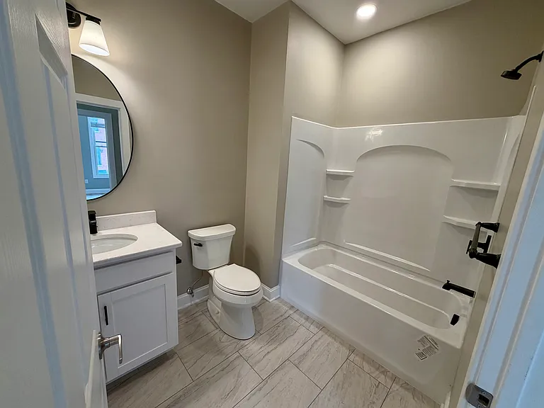 347-355 Main St #4 — Photo 8