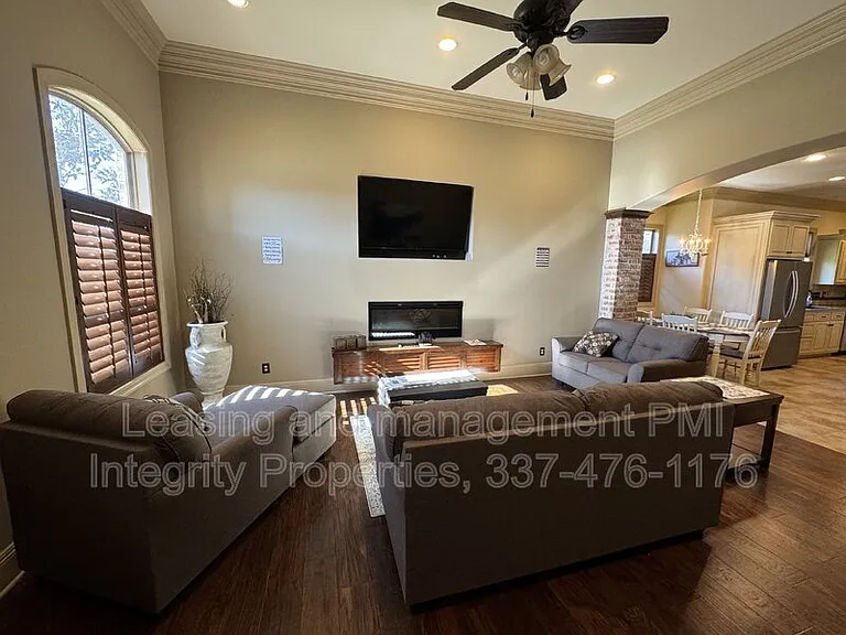 330 Dunvegan Ct — Photo 6
