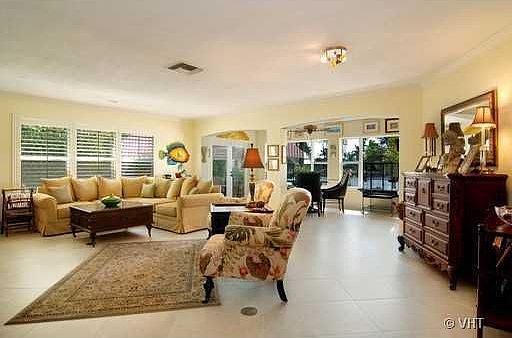 2nd image of 1018 Del Harbour Dr APT 1