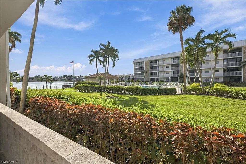 3000 Gulf Shore Blvd N — Photo 2