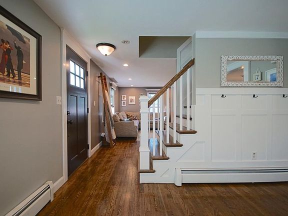 3rd image of 16 Marquand Ln