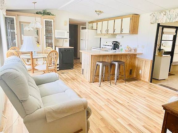 4th image of 25721 Lilac Ct