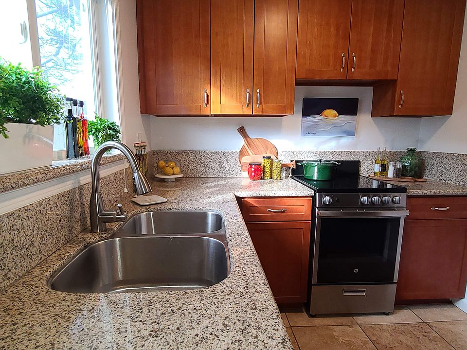 1st image of 690 Coleman Ave #1