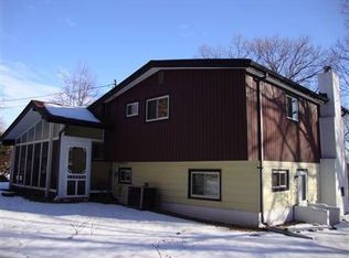 1 Hinchcliffe Dr, Newburgh, NY 12550