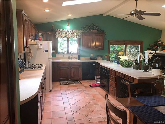 2nd image of 124 Hamilton Dr