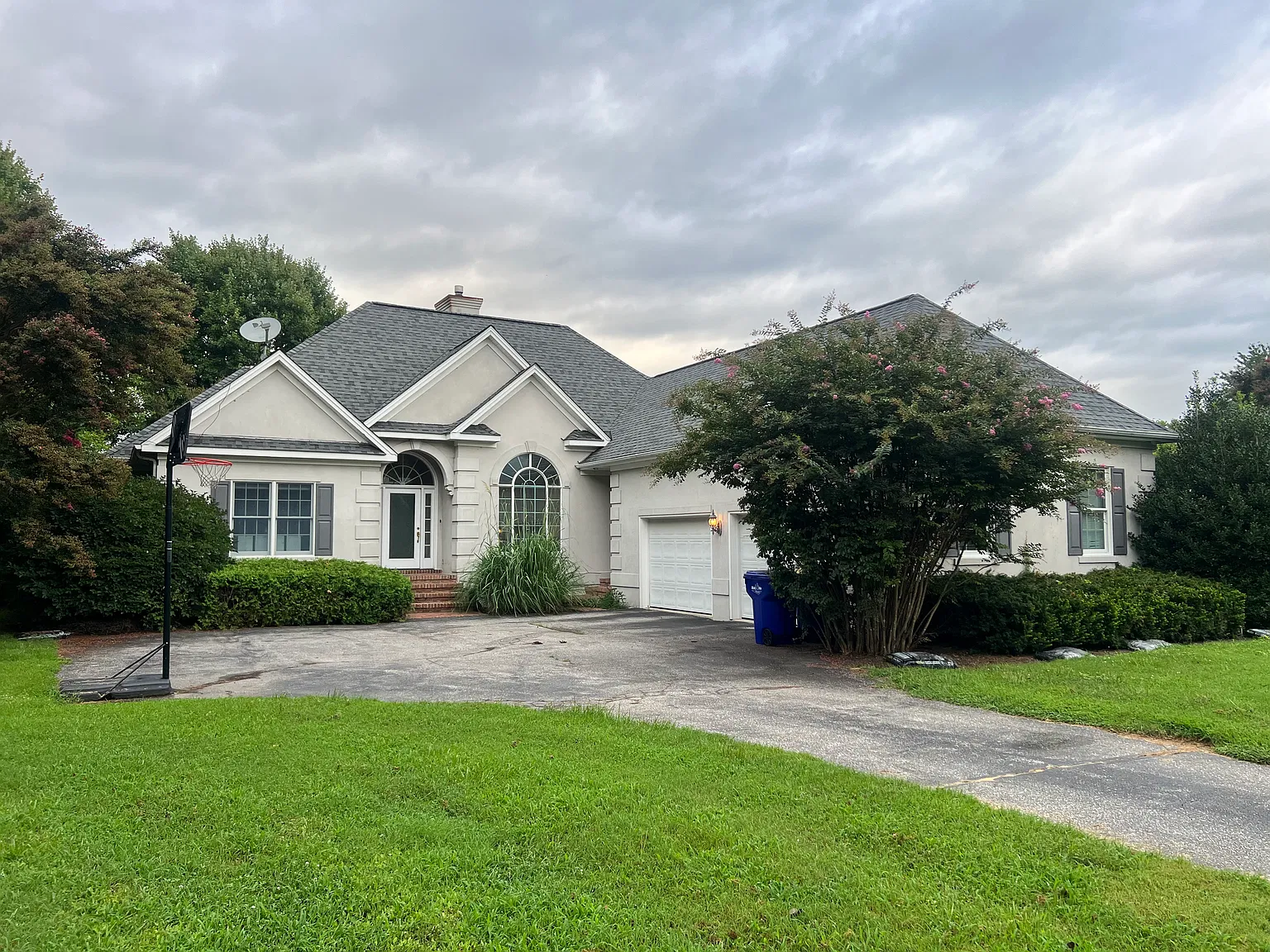 3 bed, 2.5 bath, 2196 sqft, $3,800 — Photo 1