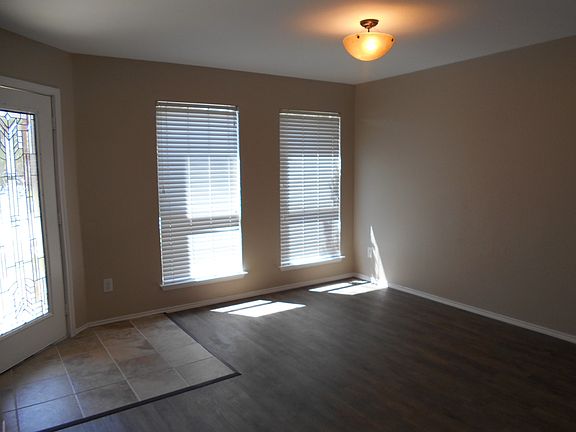 4th image of 2852 Bluffs Ct