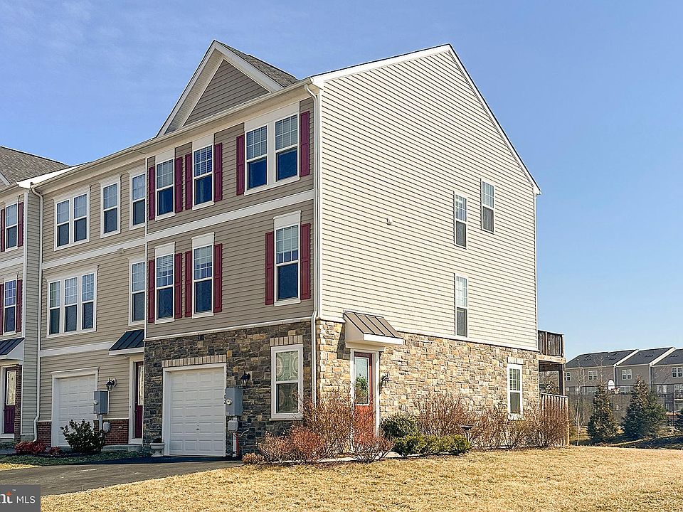 1st image of 102 Keller Ct