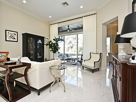 4th image of 3418 Regal Crest Dr