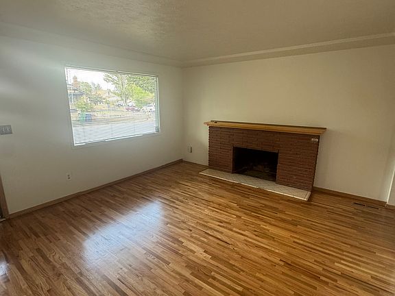2nd image of 226 E Longfellow Ave