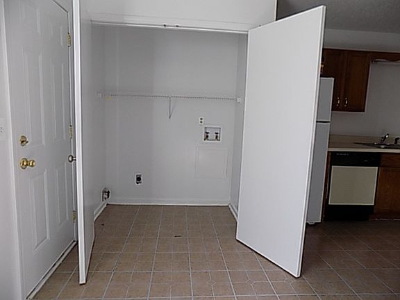 5th image of 115 Ballygar St APT 2