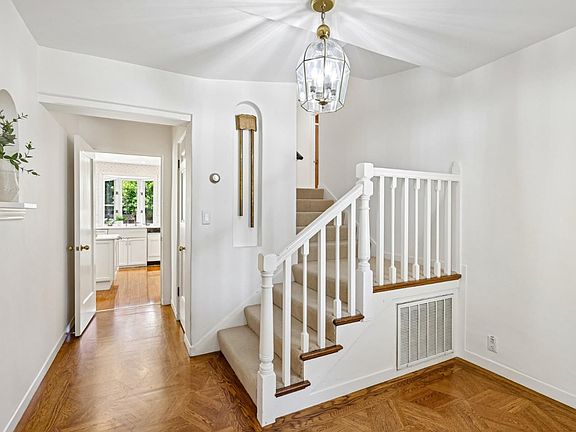4th image of 274 Delmar Way