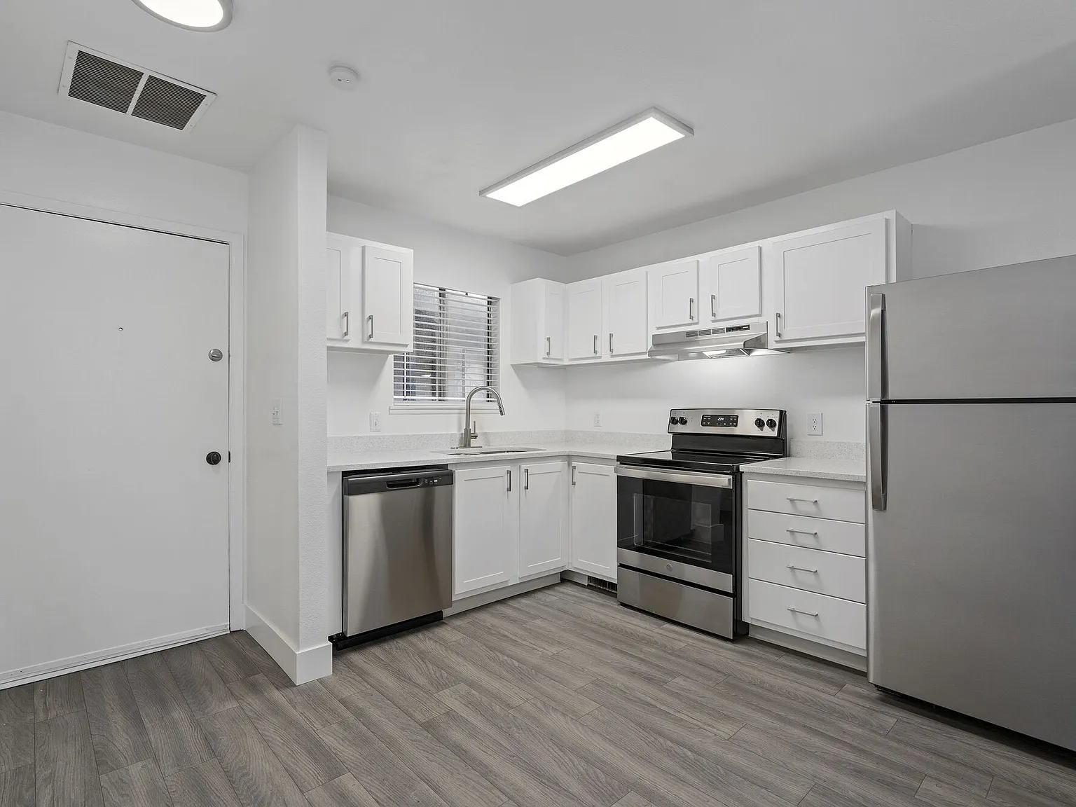 The Franklyn Apartments — Photo 3