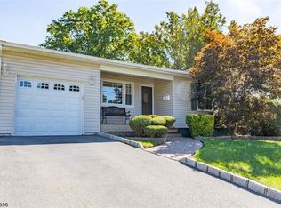 17 Holly Pl, Edison, NJ