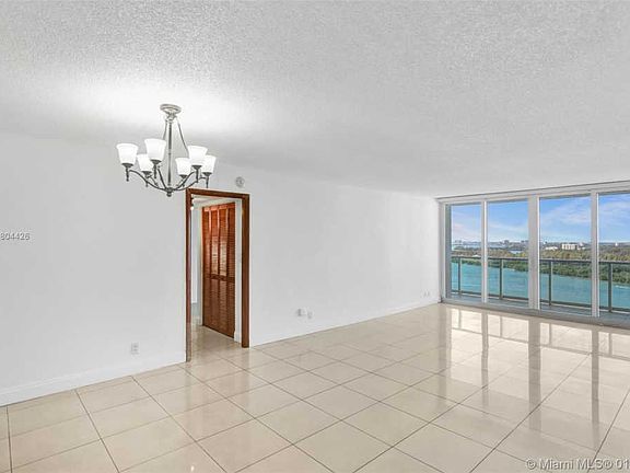 3rd image of 100 Bayview Dr APT 1921
