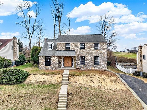 2nd image of 658 W Rolling Rd