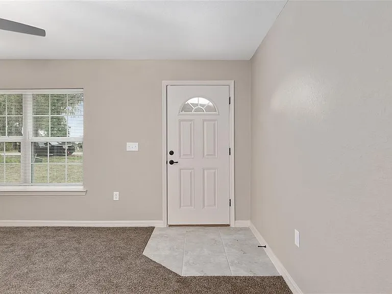 5587 NW 62nd Ave — Photo 2