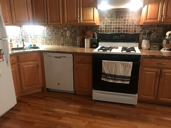 3rd image of 38 Jewell St #2