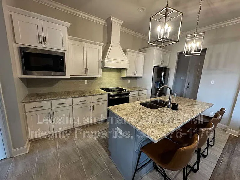 200 Tennyson Dr — Photo 8