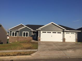 6533 N Cavendish Ln, Dubuque, IA 52003