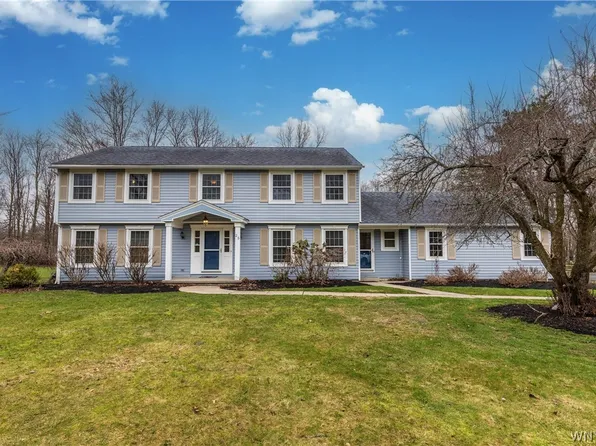 25 Coventry Ln, Orchard Park, NY 14127