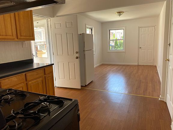 2nd image of 2440 Laconia Ave APT 1