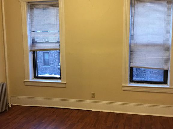 3rd image of 2553 35th St APT 2L
