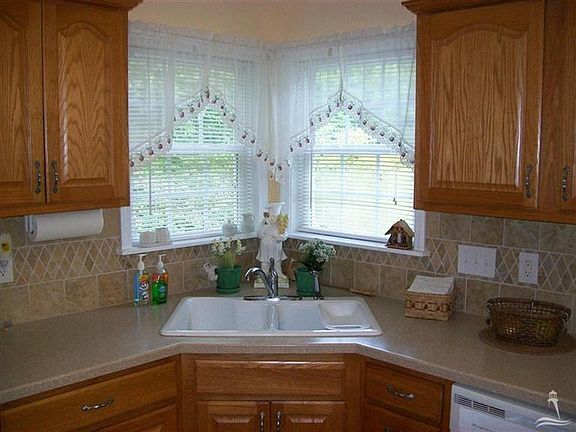 3rd image of 9084 Forest Dr