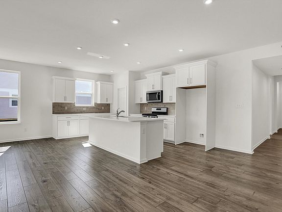 5th image of 884 Tuxedo Dr