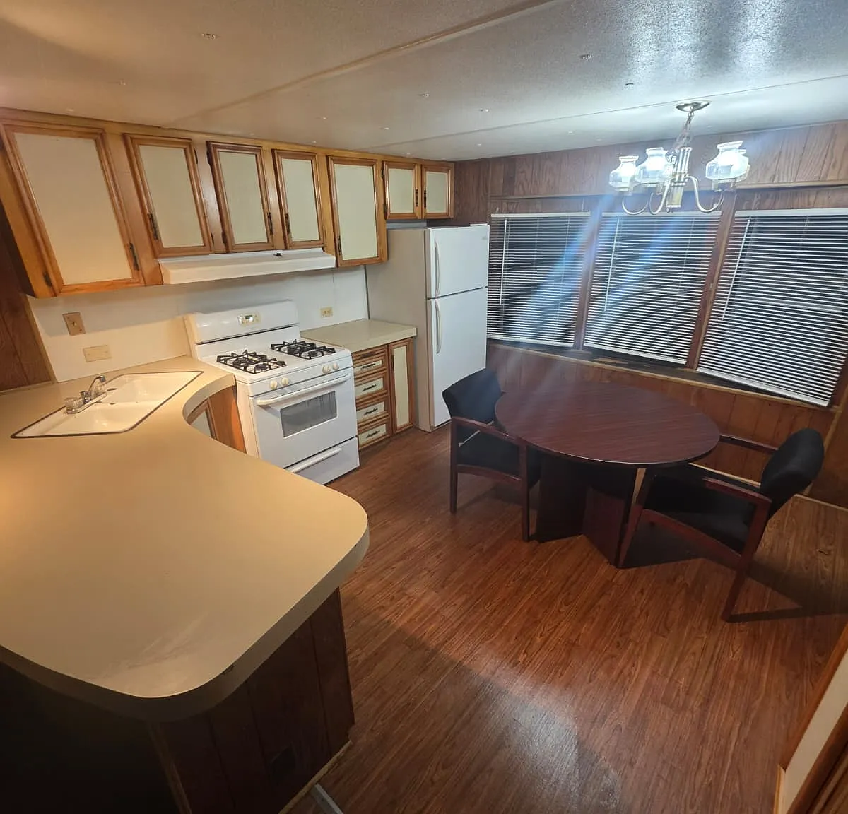 2 bed, $900 — Photo 1