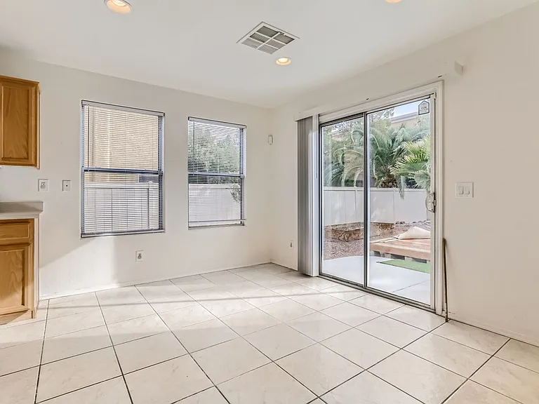2537 Begonia Valley Ave — Photo 8