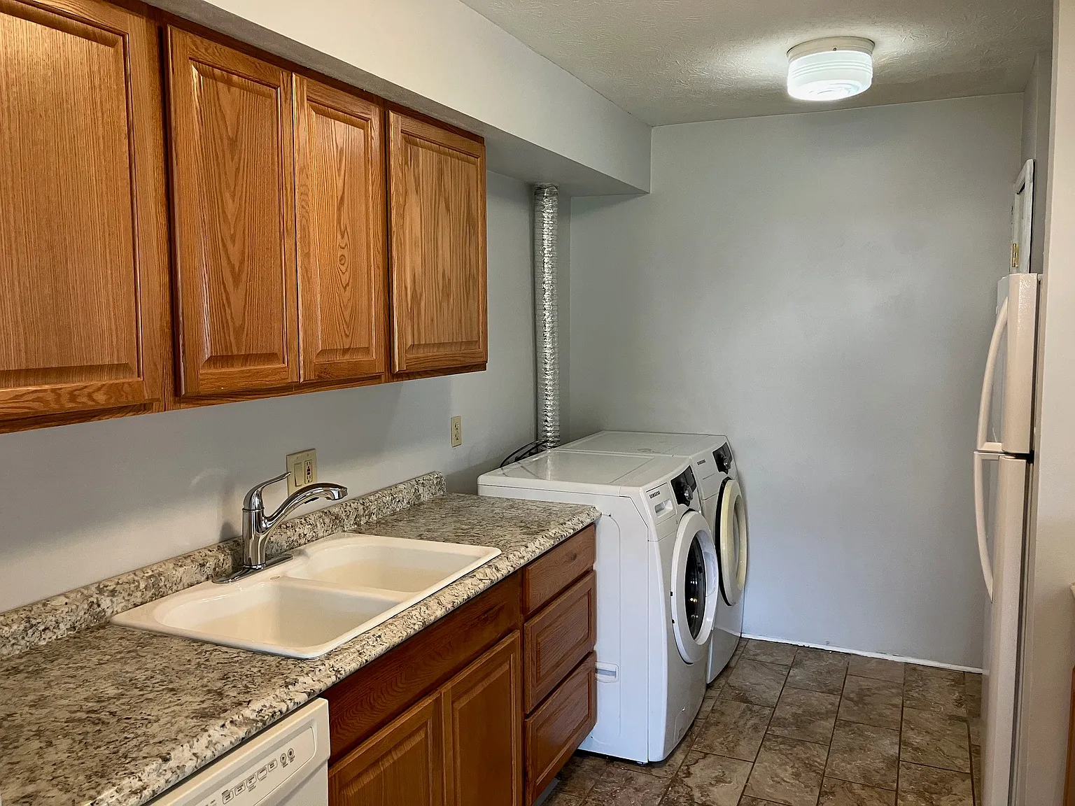 3 bed, 1056 sqft, $1,470 — Photo 2