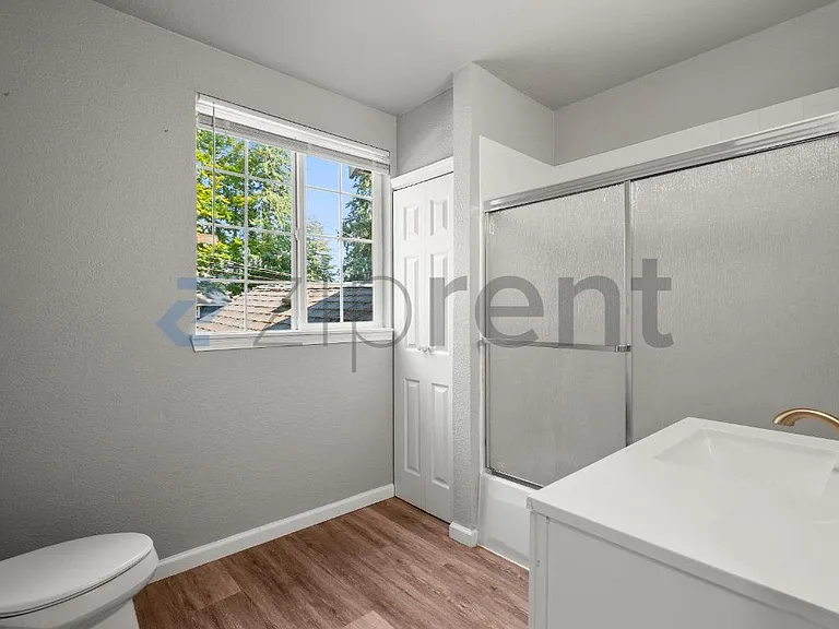 2126 NE 137th St #B — Photo 14